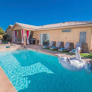 https://swan-house.palm-springs-ca-hotels.com
